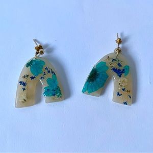 Blue Dried Flower Resin & Polymer Clay Arch Earrings - Cottagecore / Fairycore​
